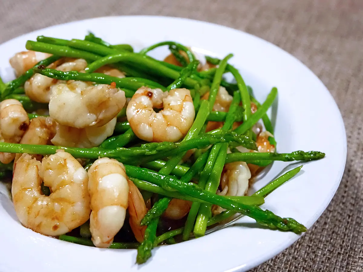 Tender shrimp stir-fried with fresh asparagus at Hong Yun Chinese Restaurant in Bayville